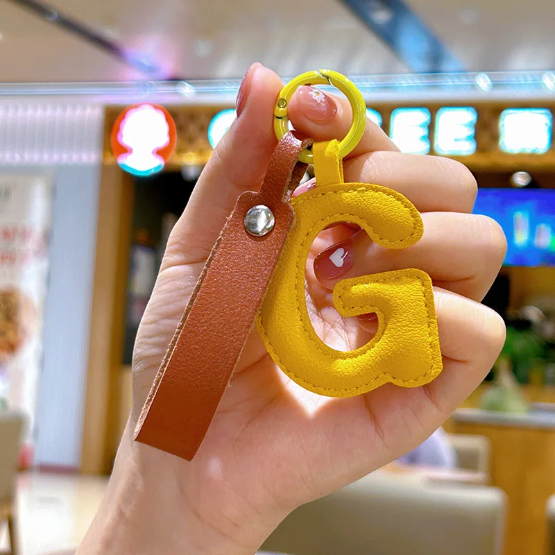 Женский брелок для ключей A-Z  – обзор и цена Monogram Keychain Leather