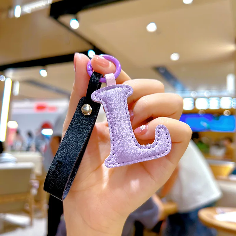 Женский брелок для ключей A-Z  – обзор и цена Monogram Keychain Leather