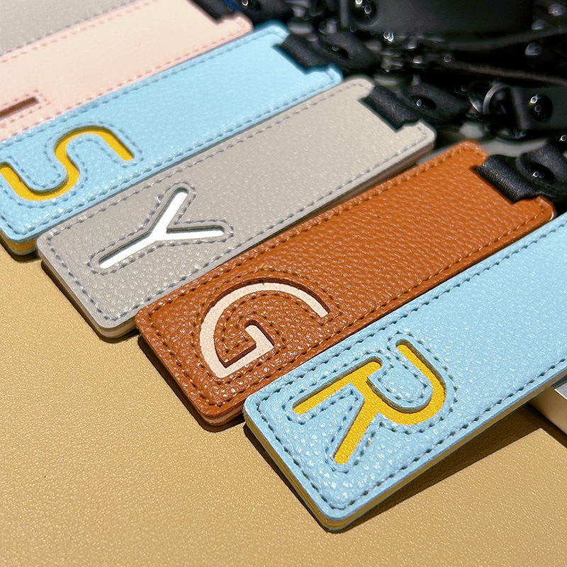 Классический брелок из искусст – обзор и цена Monogram Keychain Leather