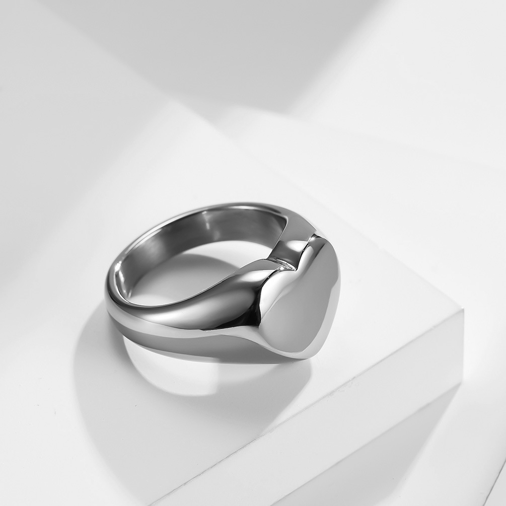 Женское кольцо-печатка по инди – обзор и цена Initial Ring Custom
